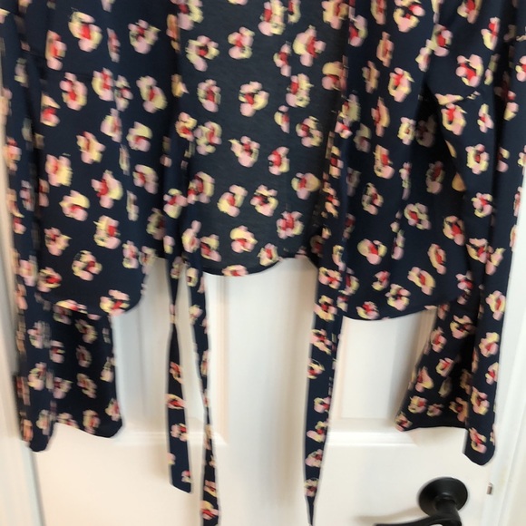 BCBG Flowy BOHO Top TIe Front - Picture 5 of 9